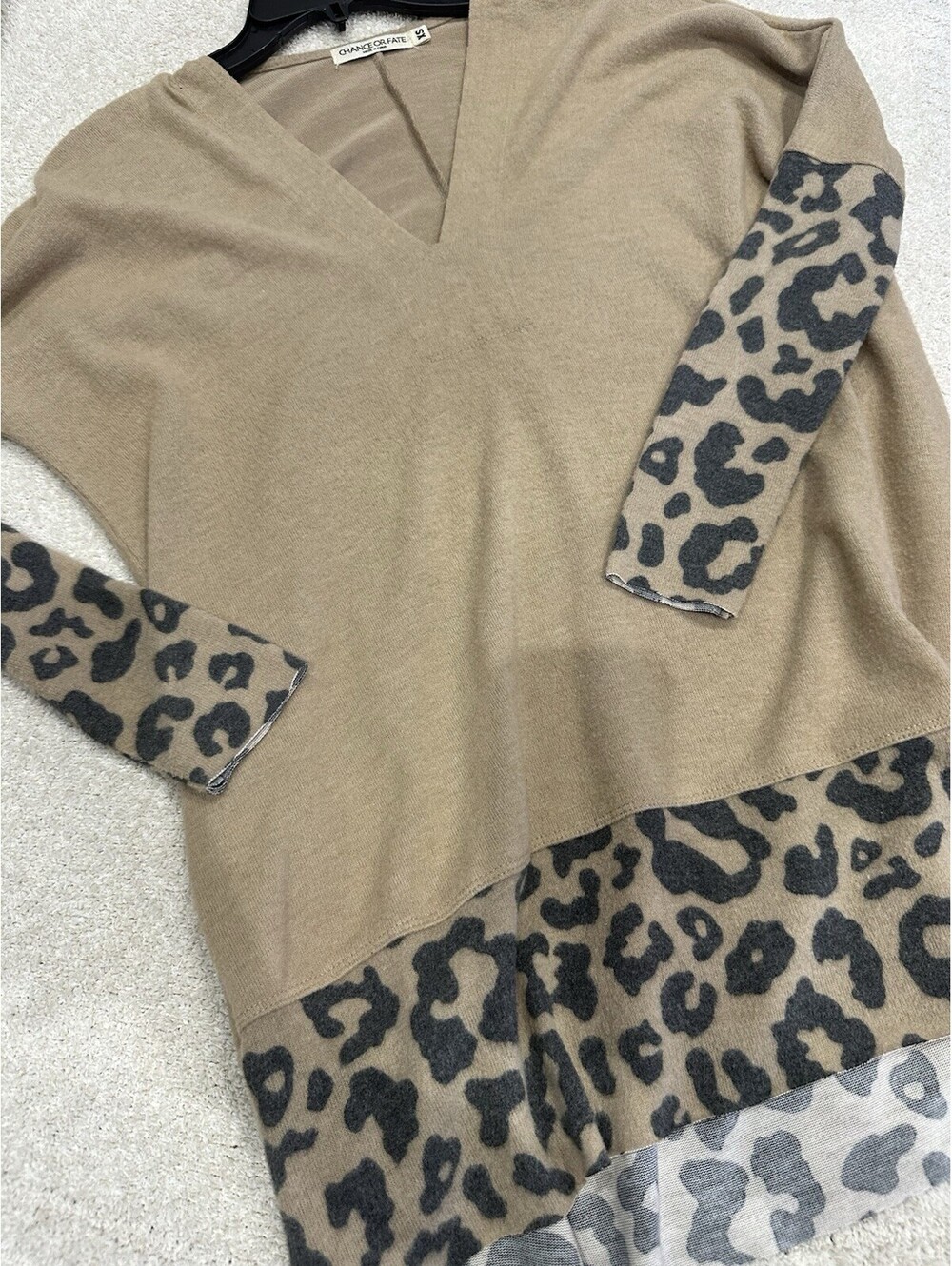 Chance or Fate Womens S Beige/Black Animal Print V-Neck Knit Pullover